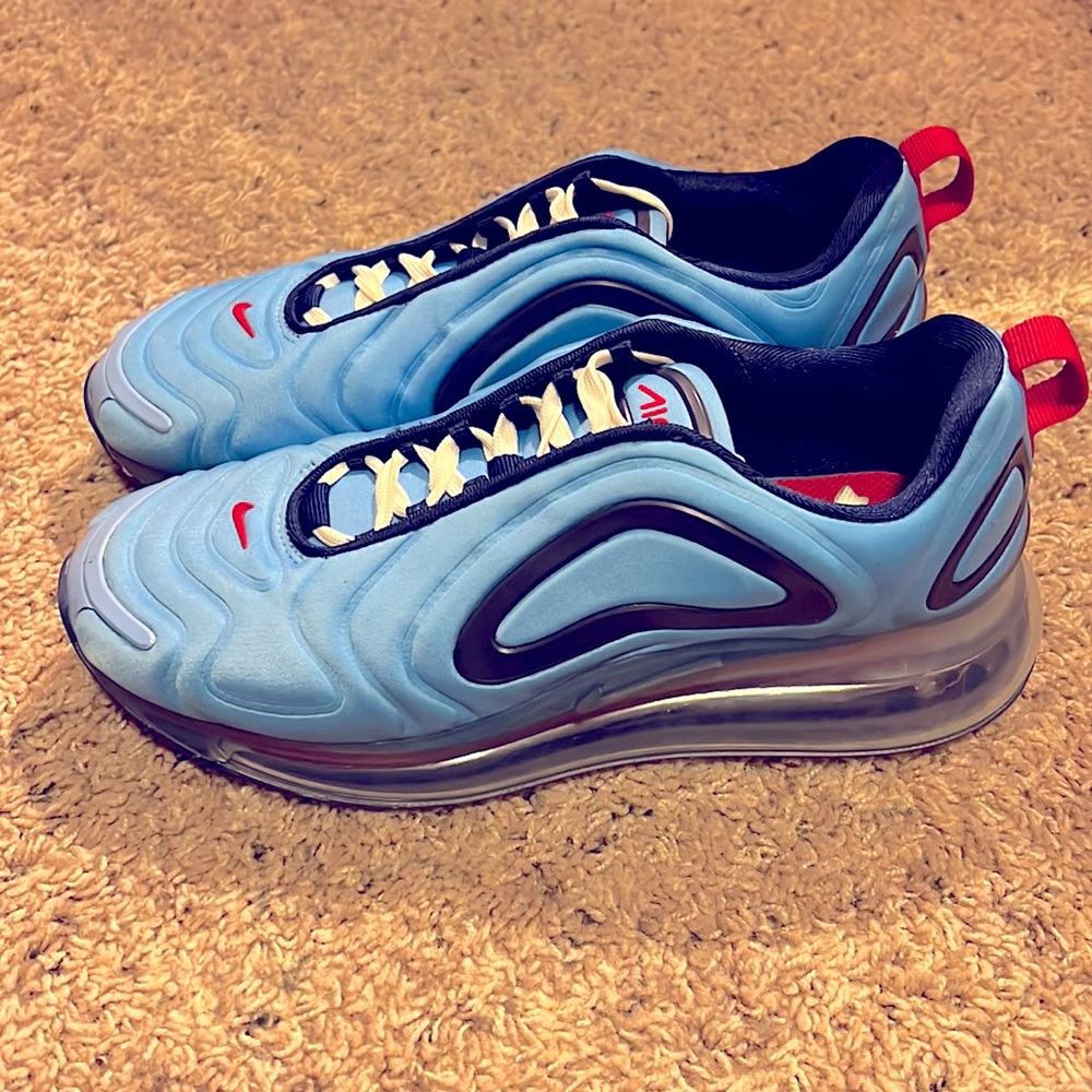 Women’s Nike sz 9. Worn twice, too big.